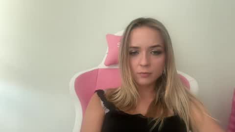 Sisi Bunny online show from 07/06/26, 10:34