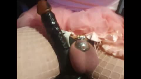 Snapshot of sissy4bbc4ever chatting on 10/31/25, 12:22 Sissyelise online show from 10/31/25, 12:22