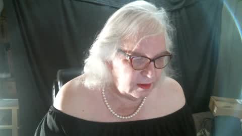 Sissy Diane online show from 02/09/25, 01:56