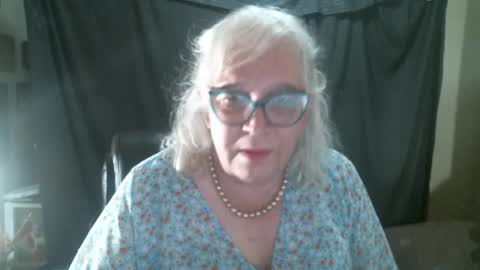 Snapshot of sissydianetx chatting on 10/08/25, 11:35 Sissy Diane online show from 10/08/25, 11:35