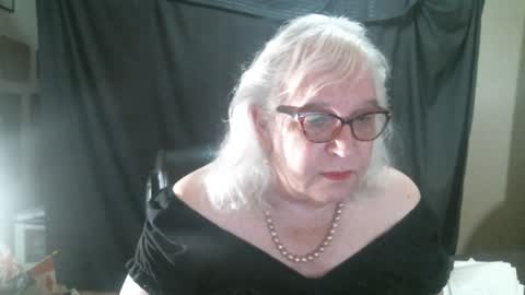 Snapshot of sissydianetx chatting on 10/26/25, 12:55 Sissy Diane online show from 10/26/25, 12:55