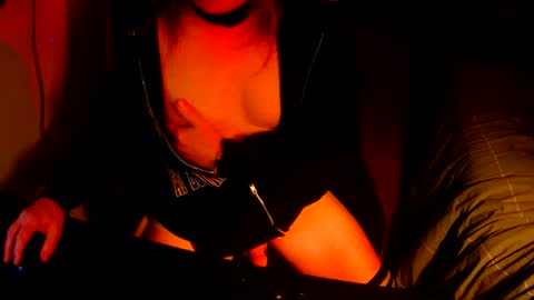red online show from 09/08/25, 03:33