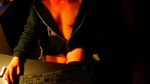 red online show from 10/17/25, 02:15