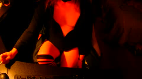 red online show from 10/20/25, 12:44