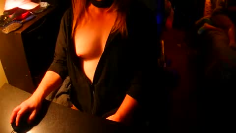 red online show from 10/31/25, 04:02