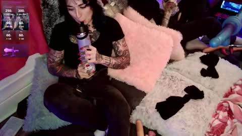 Snapshot of sissyslut4201 chatting on 10/25/25, 04:35 gapingsissyslut online show from 10/25/25, 04:35