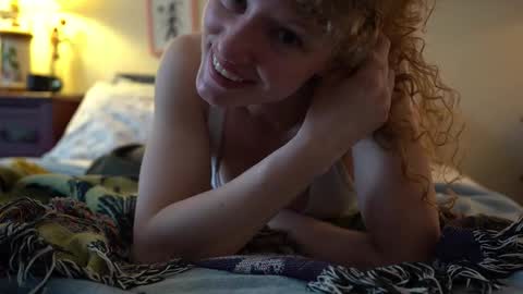 Snapshot of sistinehashands chatting on 02/14/26, 02:25 HINT its the name I go by. online show from 02/14/26, 02:25