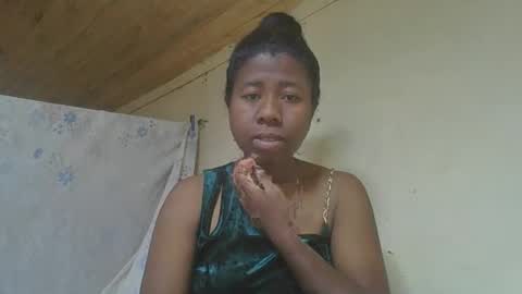 Snapshot of sitraka93 chatting on 10/17/25, 08:28 Sitraka online show from 10/17/25, 08:28