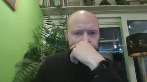 Snapshot of sixten19795 chatting on 12/17/25, 07:47 sixten19795 online show from 12/17/25, 07:47