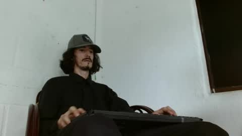 Snapshot of sk8sir chatting on 06/19/26, 04:00 sk8sir online show from 06/19/26, 04:00