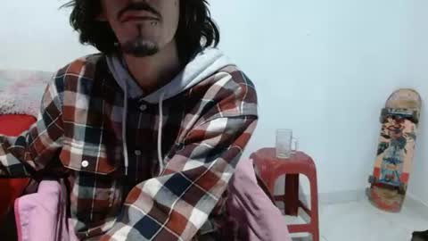 Snapshot of sk8sir chatting on 07/05/26, 01:07 sk8sir online show from 07/05/26, 01:07