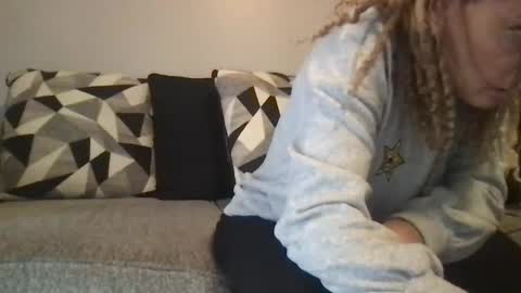 Snapshot of skarfos_babes chatting on 12/13/24, 03:43 skarfos_babes online show from 12/13/24, 03:43
