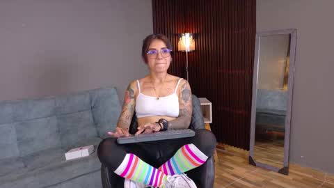 Snapshot of skarlet_petit chatting on 02/05/25, 11:39 skarlet_petit online show from 02/05/25, 11:39