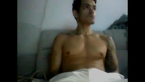 Snapshot of skater19xxx chatting on 12/06/24, 02:35 miguel online show from 12/06/24, 02:35