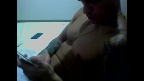 Snapshot of skater19xxx chatting on 01/18/25, 04:26 miguel online show from 01/18/25, 04:26