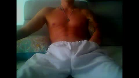 Snapshot of skater19xxx chatting on 01/27/25, 09:00 miguel online show from 01/27/25, 09:00