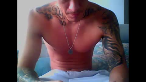 Snapshot of skater19xxx chatting on 02/18/25, 04:16 miguel online show from 02/18/25, 04:16