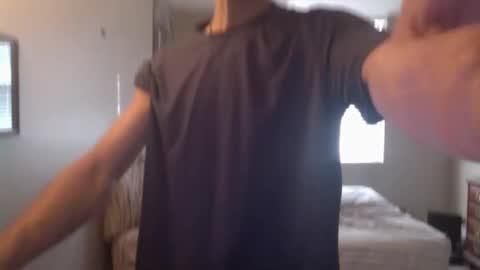 Snapshot of skater_v2 chatting on 10/26/25, 01:17 Christopher online show from 10/26/25, 01:17