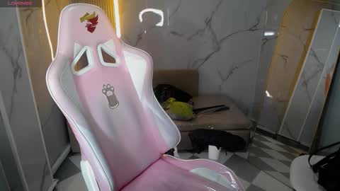 Snapshot of skeler_lovd_b chatting on 10/27/25, 12:42 Skarlet online show from 10/27/25, 12:42