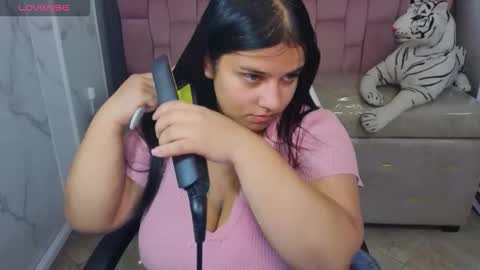 Snapshot of skeler_lovd_b chatting on 12/16/25, 12:54 Skarlet online show from 12/16/25, 12:54