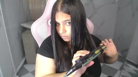 Snapshot of skeler_lovd_b chatting on 02/20/26, 12:49 Skarlet online show from 02/20/26, 12:49