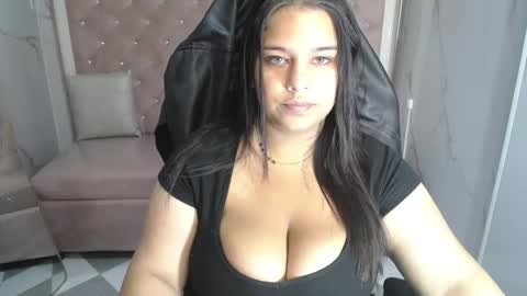 Snapshot of skeler_lovd_b chatting on 02/26/26, 12:26 Skarlet online show from 02/26/26, 12:26