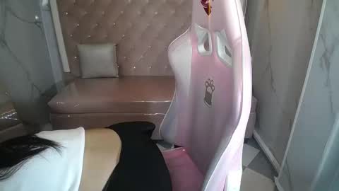 Snapshot of skeler_lovd_b chatting on 03/14/26, 01:16 Skarlet online show from 03/14/26, 01:16