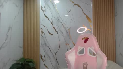 Snapshot of skeler_lovd_b chatting on 03/18/26, 12:58 Skarlet online show from 03/18/26, 12:58