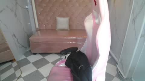 Snapshot of skeler_lovd_b chatting on 03/28/26, 01:00 Skarlet online show from 03/28/26, 01:00