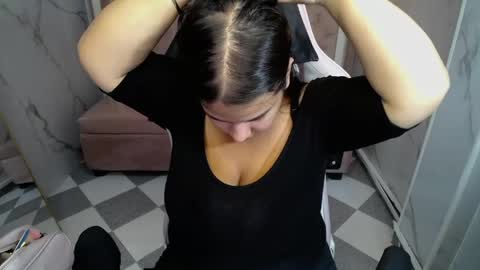 Snapshot of skeler_lovd_b chatting on 04/30/26, 12:22 Skarlet online show from 04/30/26, 12:22