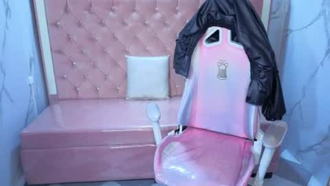 Snapshot of skeler_lovd_b chatting on 07/14/26, 12:44 Skarlet online show from 07/14/26, 12:44