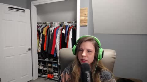 Snapshot of skeletonbunnie chatting on 02/07/25, 04:27 Pika online show from 02/07/25, 04:27