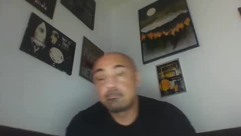 Snapshot of skinboys chatting on 01/11/25, 08:43 skinboys online show from 01/11/25, 08:43