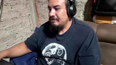 Snapshot of skinhell chatting on 10/17/25, 04:26 Elias online show from 10/17/25, 04:26