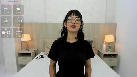 Emily Rojas online show from 10/23/25, 07:34