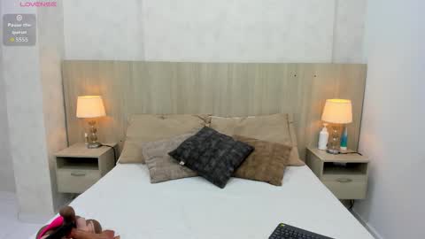 Snapshot of skinny_emily chatting on 10/31/25, 07:37 Emily Rojas online show from 10/31/25, 07:37