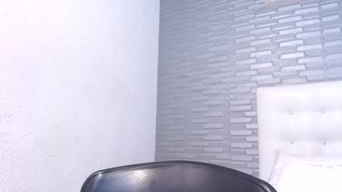 skinny_hottie18 online show from 12/14/24, 10:50