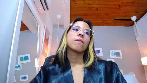 skinny_hottie18 online show from 01/09/25, 08:33