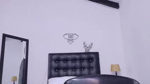 skinny_hottie18 online show from 02/12/25, 08:18