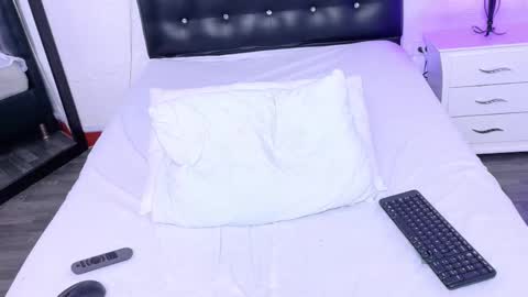 skinny_hottie18 online show from 03/05/25, 02:23