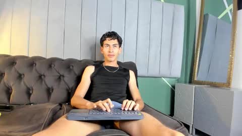 Snapshot of skinny_jean_ chatting on 02/15/26, 12:36 skinny jean online show from 02/15/26, 12:36