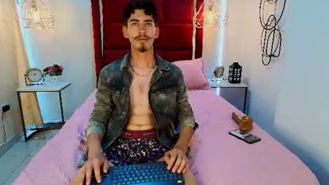 Snapshot of skinny_jean_ chatting on 06/17/26, 08:10 skinny jean online show from 06/17/26, 08:10