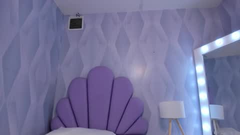 Snapshot of skinny_linda chatting on 10/27/25, 10:19   online show from 10/27/25, 10:19