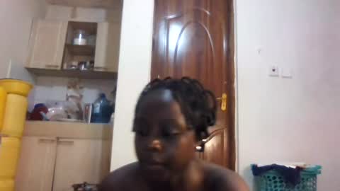 Munah online show from 06/12/26, 02:27
