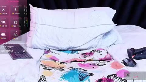 Snapshot of skinnyandcute_ chatting on 11/02/25, 12:57 Mariah Black online show from 11/02/25, 12:57