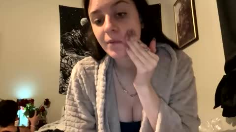 Snapshot of skinnyangel21 chatting on 12/04/25, 12:20 skinnyangel21 online show from 12/04/25, 12:20