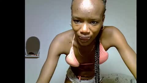 Snapshot of skinnybeauty1 chatting on 01/11/26, 09:42 Linda independent model online show from 01/11/26, 09:42