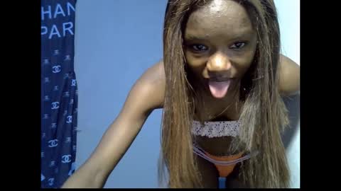 Snapshot of skinnybeauty1 chatting on 02/22/26, 06:28 Linda independent model online show from 02/22/26, 06:28