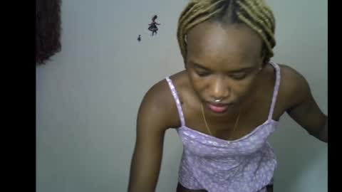 Snapshot of skinnybeauty1 chatting on 04/18/26, 06:34 Linda independent model online show from 04/18/26, 06:34