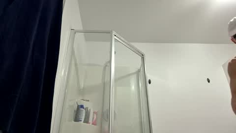 Snapshot of skinnydancehall chatting on 12/15/25, 05:01 skinnydancehall online show from 12/15/25, 05:01